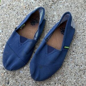 Dawgs slip on navy shoes women’s size 6